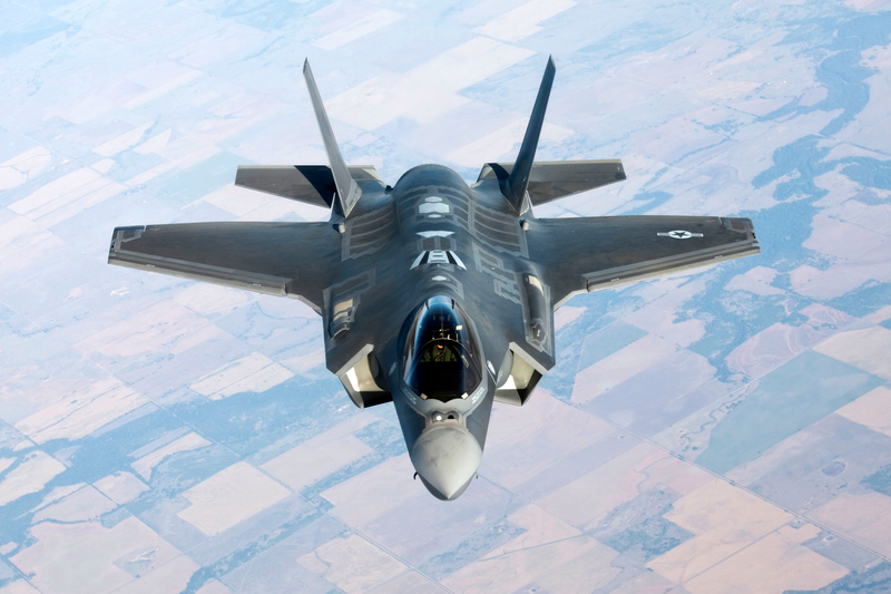 Illustration for article titled REPORT: Canada Narrows Its Fighter Choice To F-35 & Super Hornet